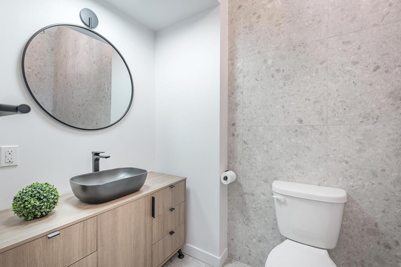 Free Parking Prime Location New Modern Condo Броссар Екстер'єр фото